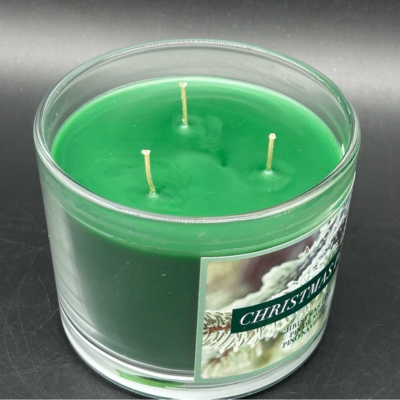Avon Christmas Pine 3 Wick Candle new in box - Picture 3 of 5